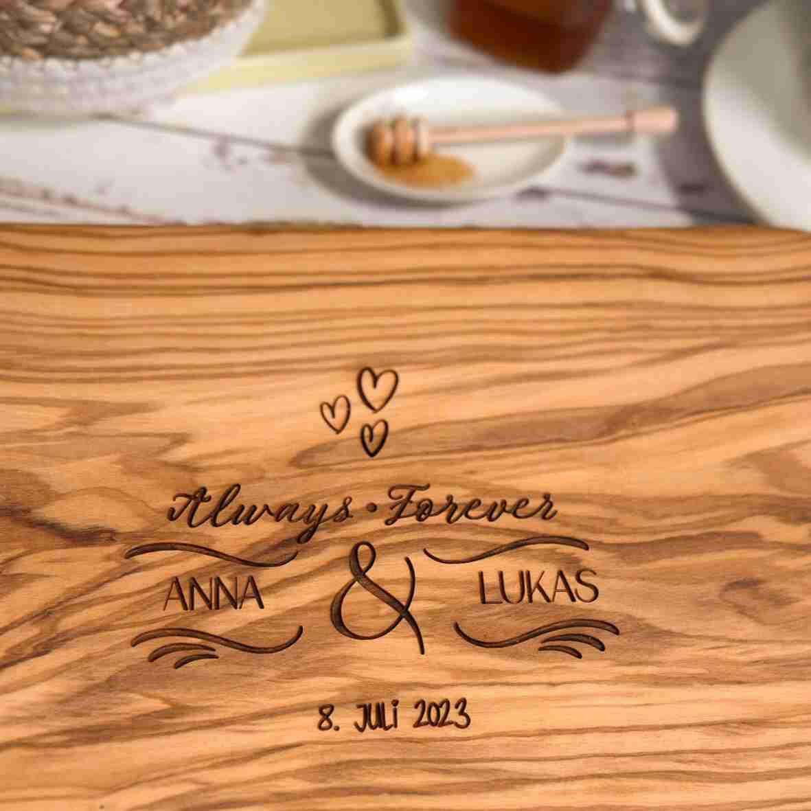 Personalisiertes Schneidebrett Olive Always & Forever.