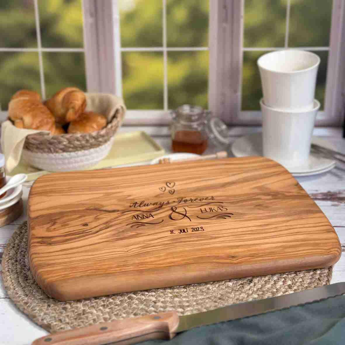Personalisiertes Schneidebrett Olive Always & Forever.