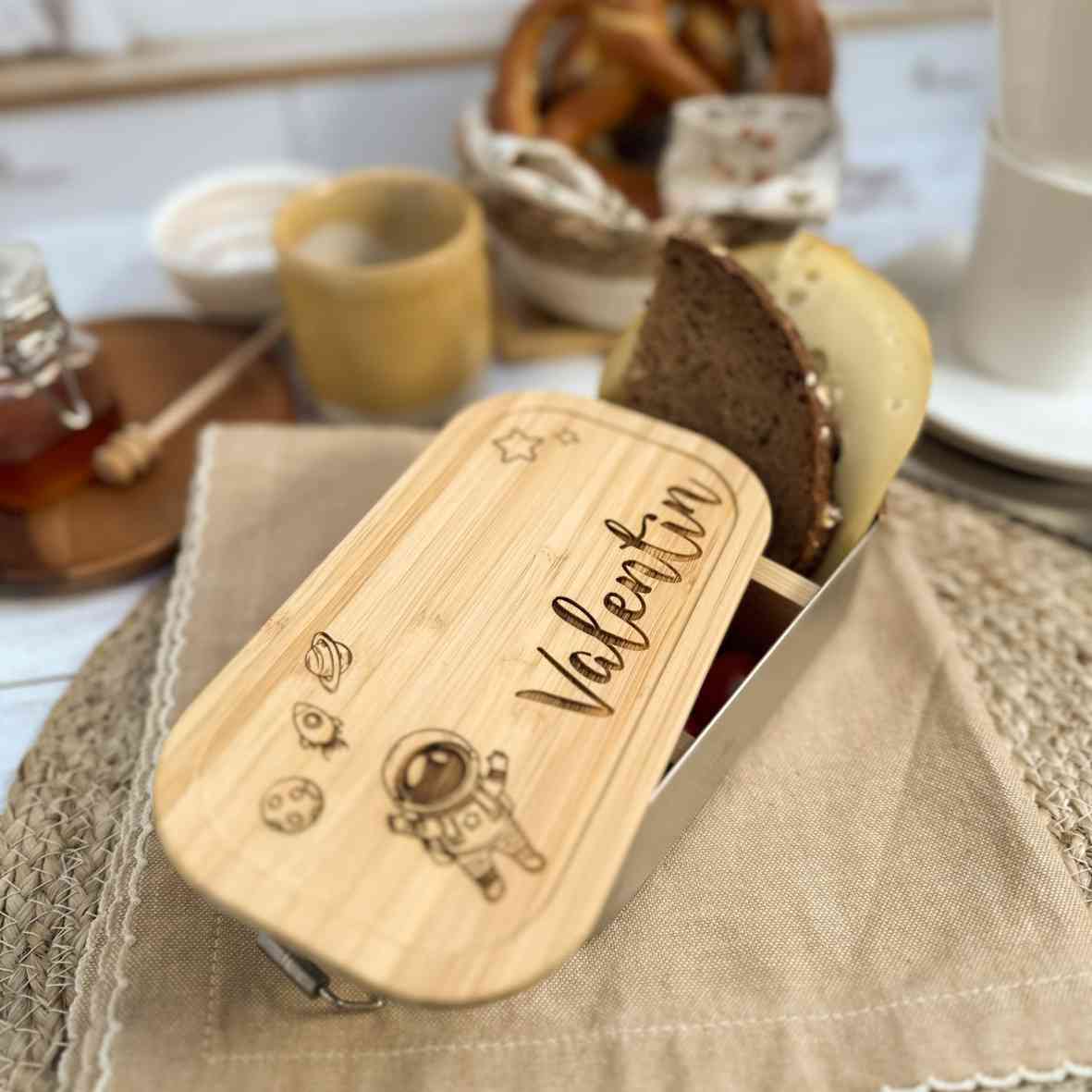 Personalisierte Brotdose mit Astronaut und Namensgravur