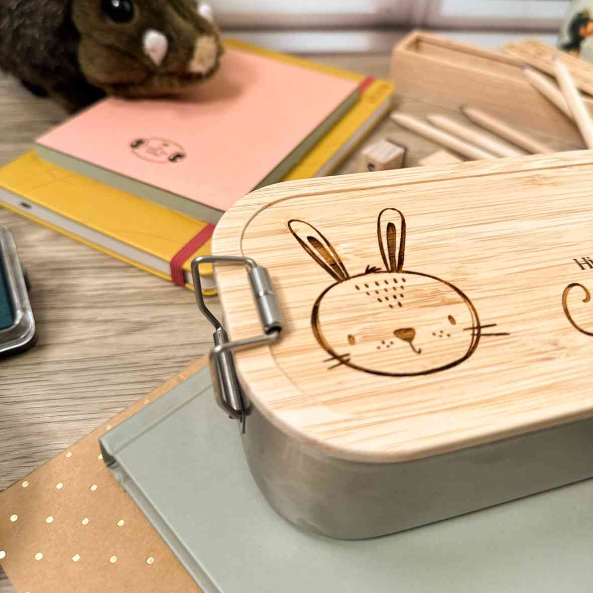 Personalisierte Brotdose mit Hase und Namensgravur