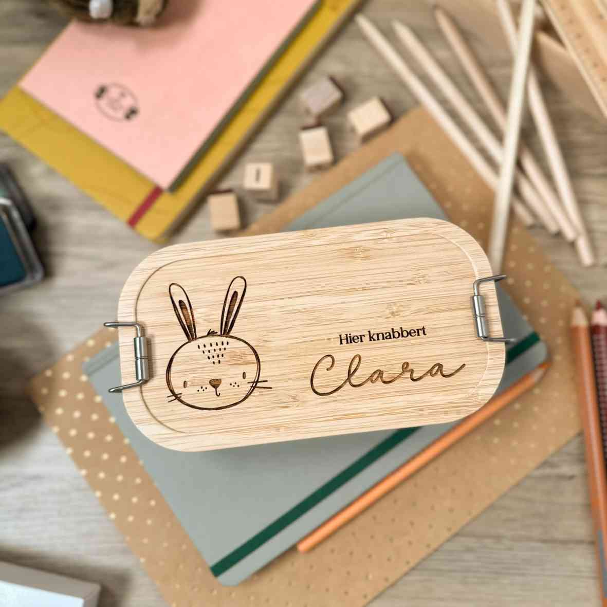 Personalisierte Brotdose mit Hase und Namensgravur