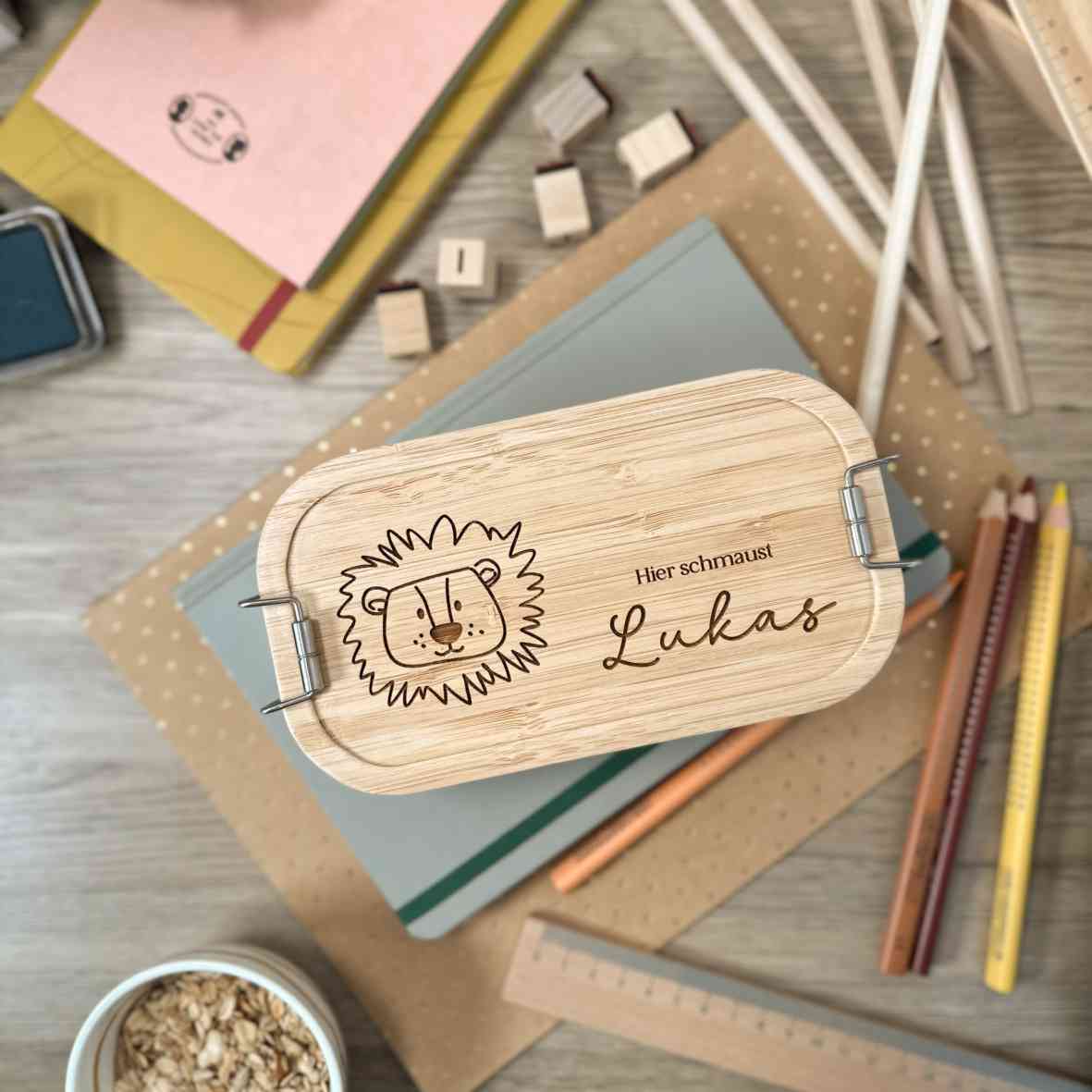 Personalisierte Brotdose mit Löwe und Namensgravur