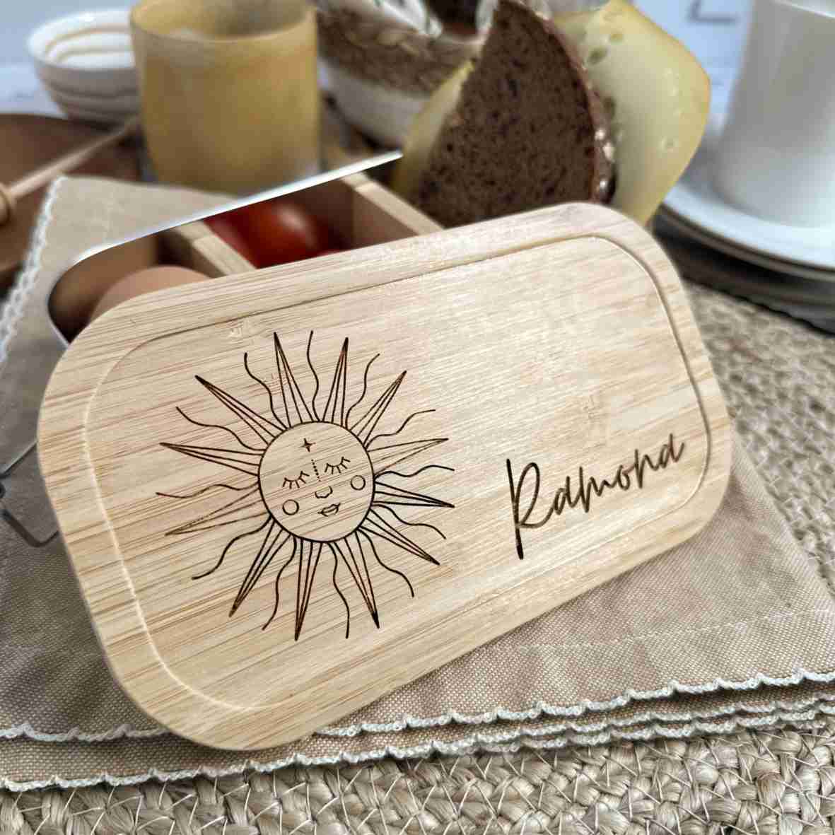 Personalisierte Brotdose mit Boho-Sonne und Namensgravur