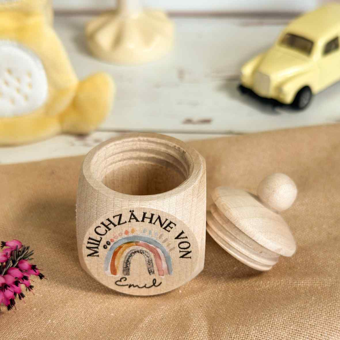 Personalisierte Milchzahndose aus Holz mit Boho-Regenbogen