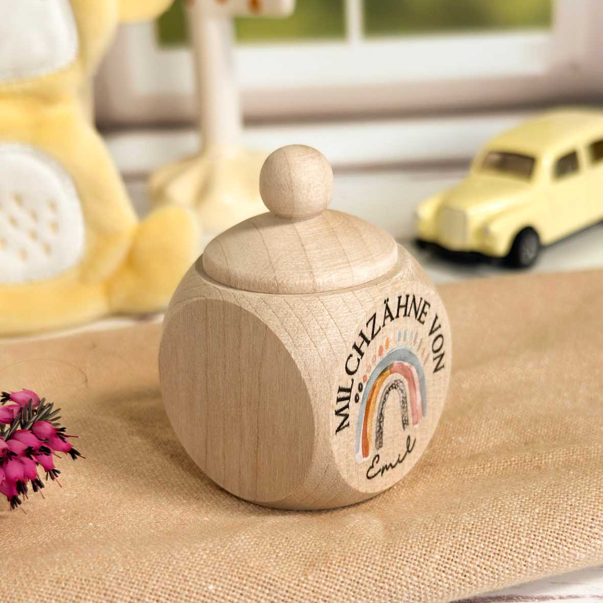 Personalisierte Milchzahndose aus Holz mit Boho-Regenbogen