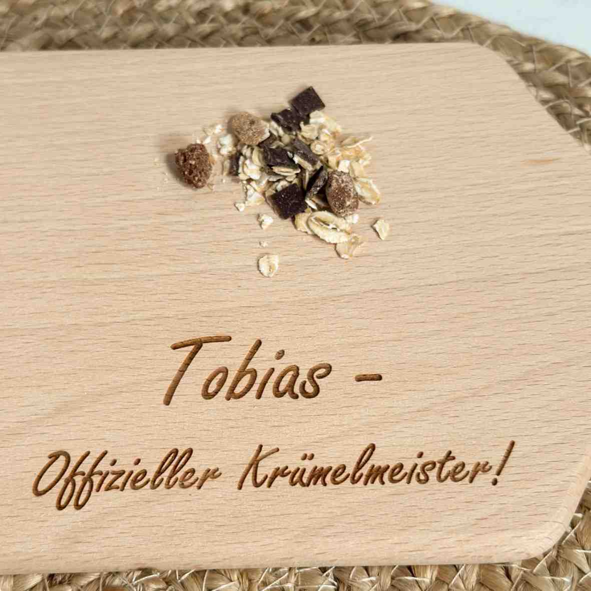 Buchenholz-Frühstücksbrett mit Hunde-Gravur und Namen