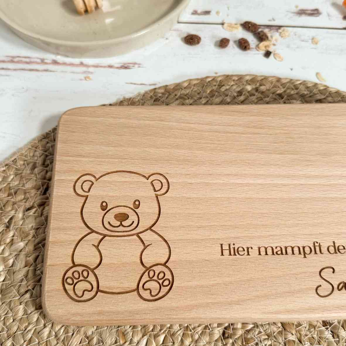 Frühstücksbrett in Kapellenform mit Teddybär-Gravur