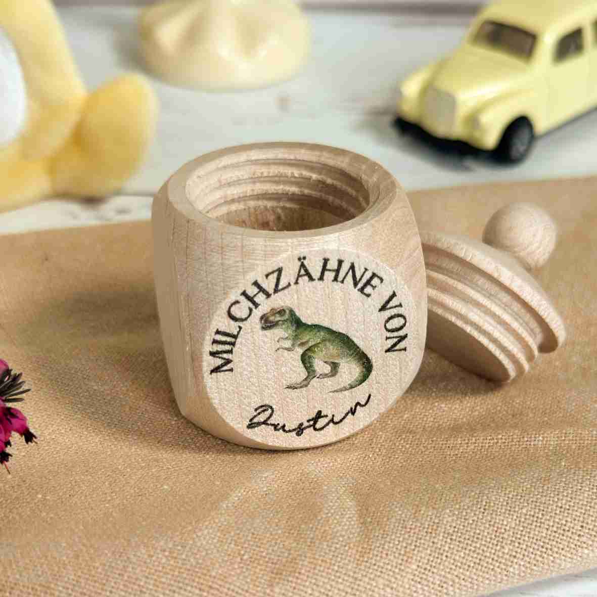Personalisierte Milchzahndose Holz mit Dino & Namen – Zahnfee Geschenk für Jungen & Mädchen
