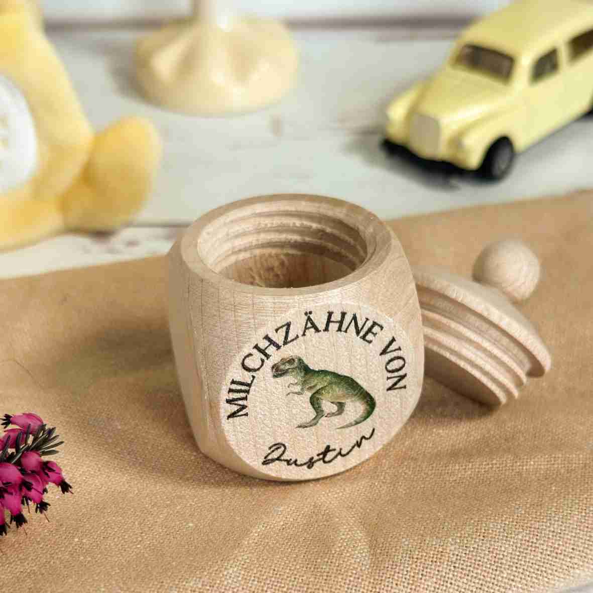 Personalisierte Milchzahndose Holz mit Dino & Namen – Zahnfee Geschenk für Jungen & Mädchen