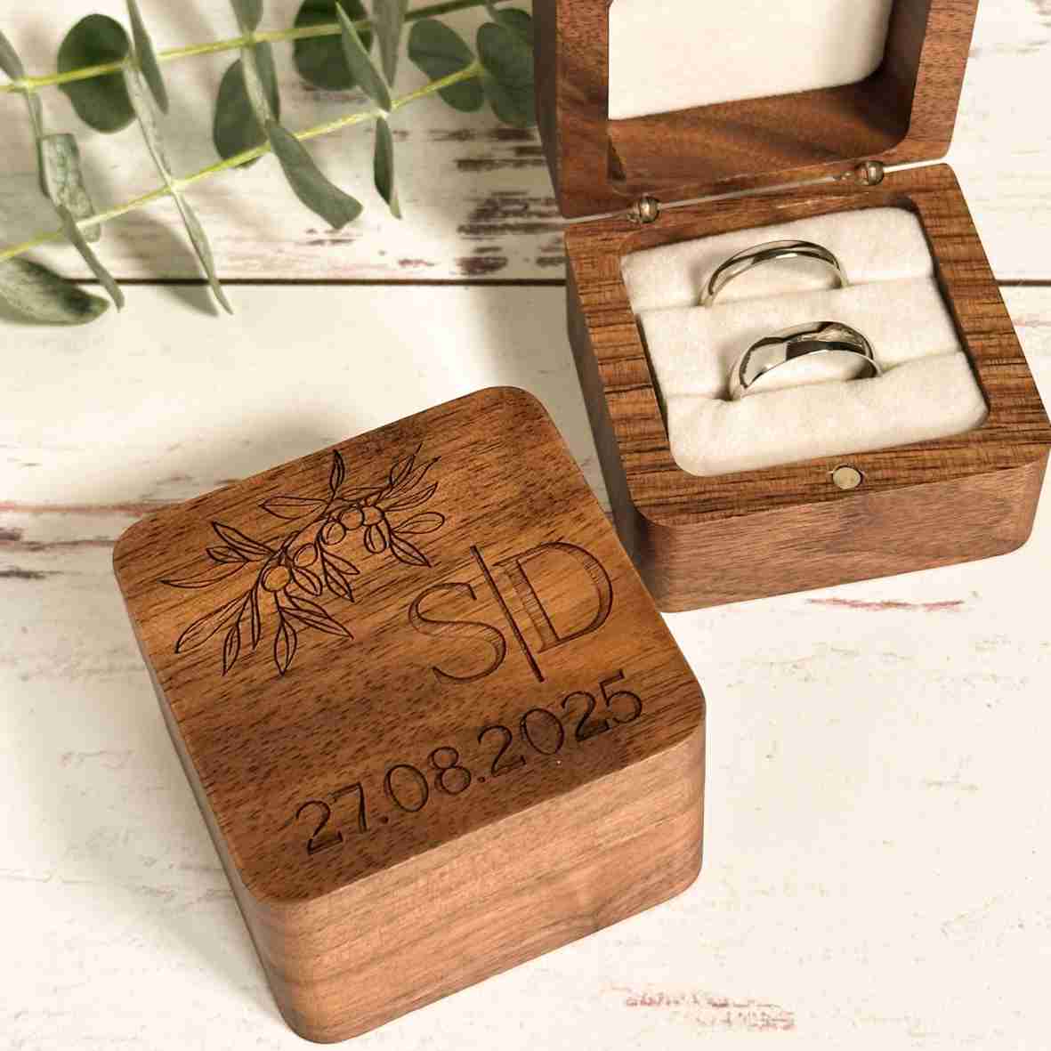 Gravierte Ringbox Walnussholz Olivenzweig