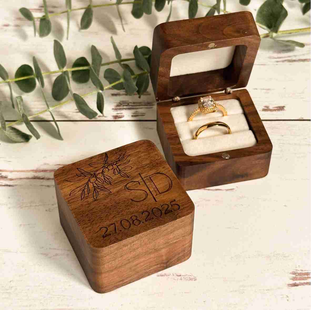 Gravierte Ringbox Walnussholz Olivenzweig