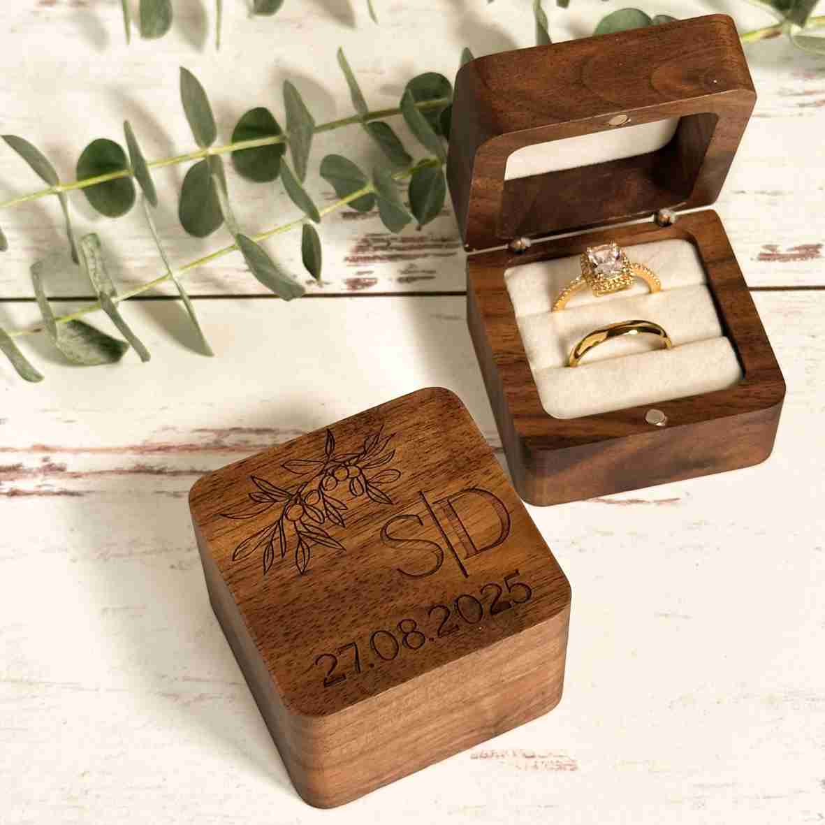 Gravierte Ringbox Walnussholz Olivenzweig