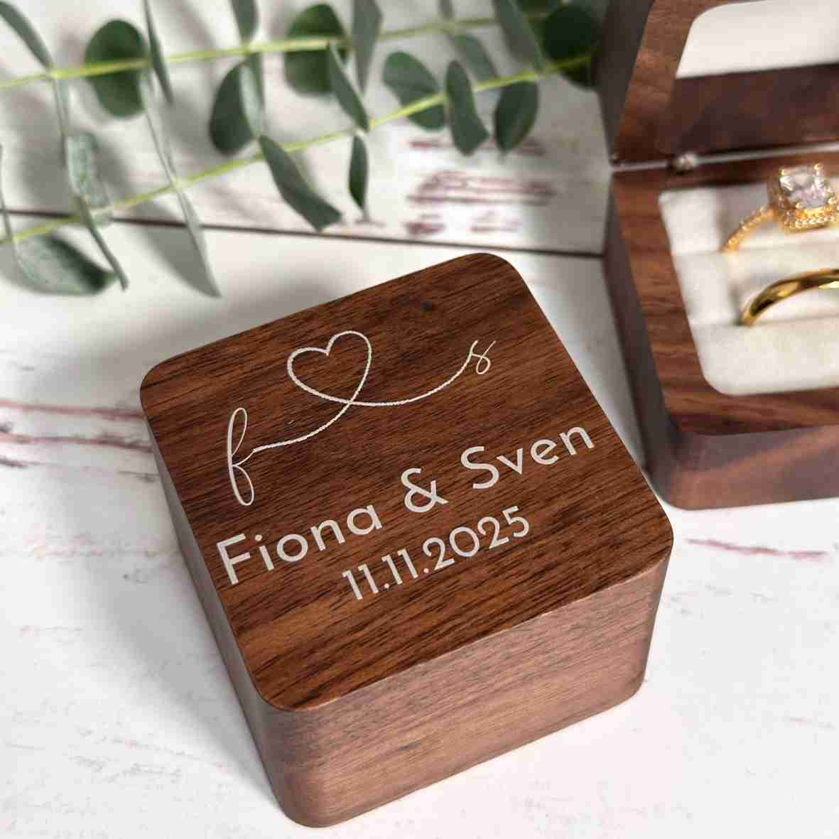 Personalisierte Ringbox aus Walnussholz mit Herzlinie, Namen & Datum – Geschenk zur Hochzeit, Verlobung oder Jubiläum