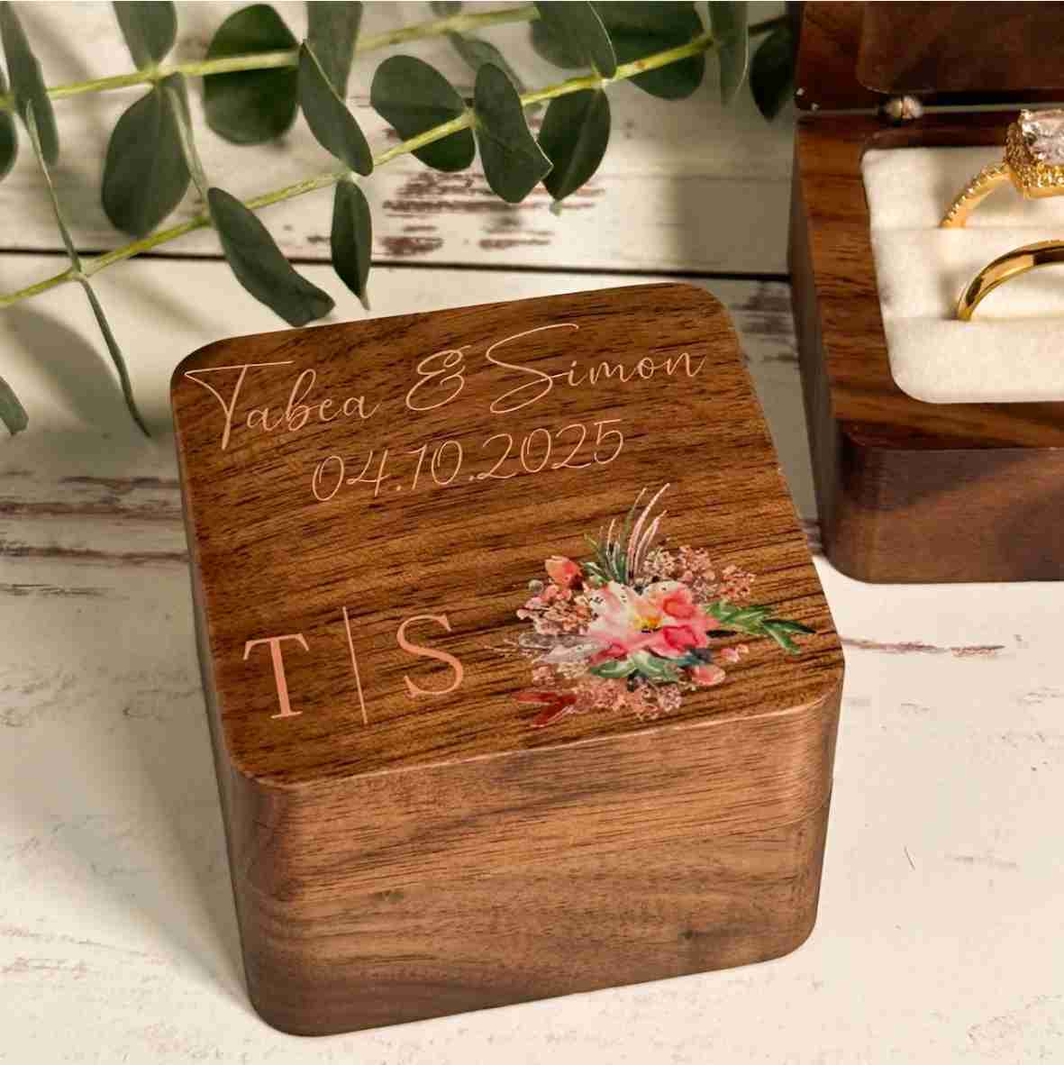 Personalisierte Ringbox aus Holz mit Blumen-Design – Namen & Datum – Geschenk zur Hochzeit oder Verlobung