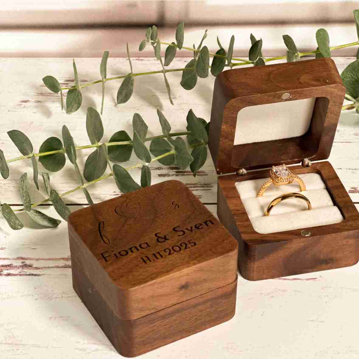 Gravierte Ringbox aus Holz