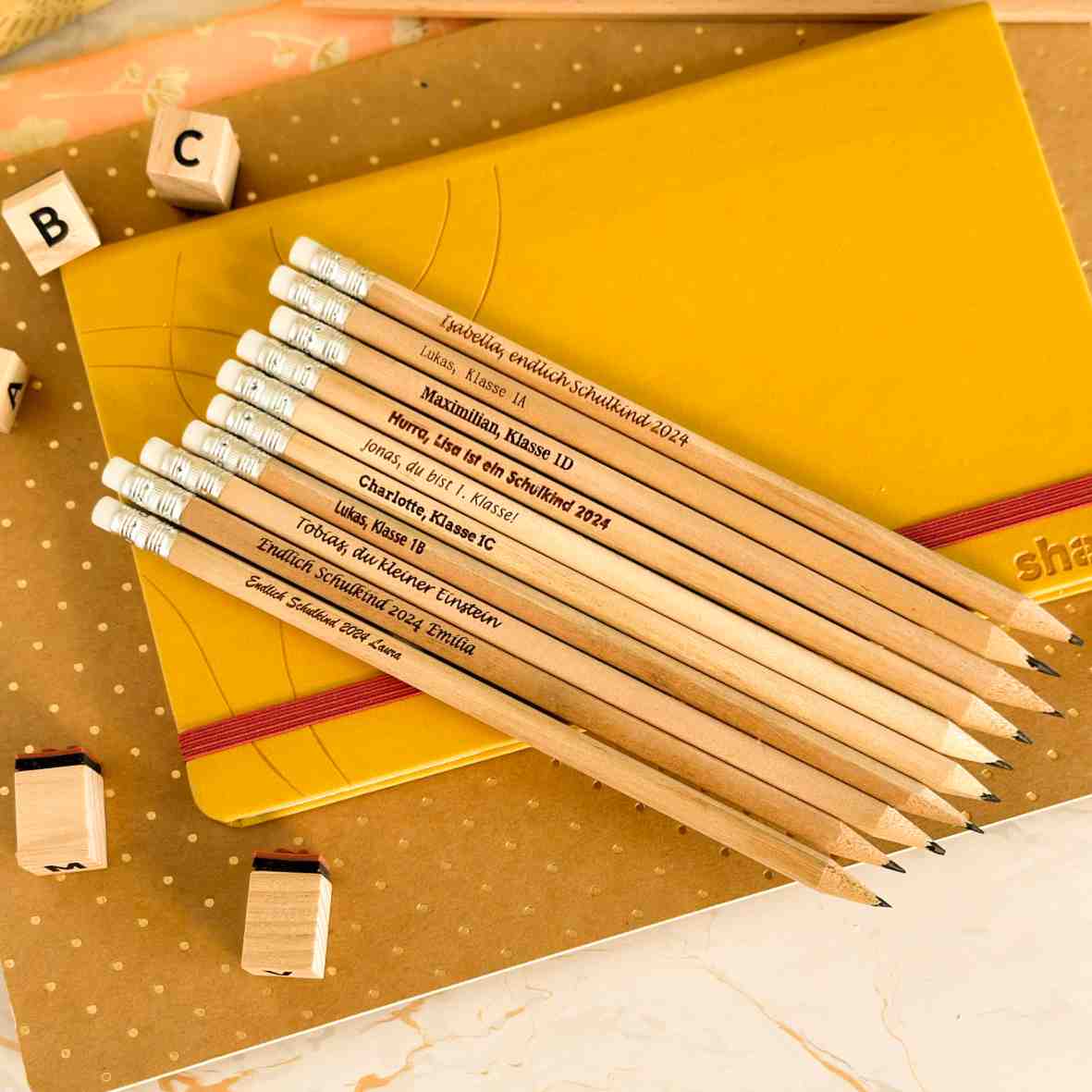 personalisierter Bleistift mit Radiergummi - Villa Schwein