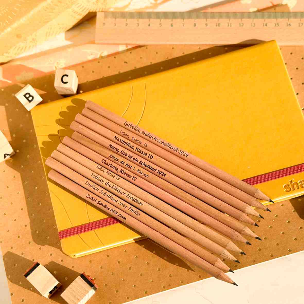 Bleistift mit Namen, für berufliche und private Zwecke, FSC, klimaneutral - Villa-Schwein 