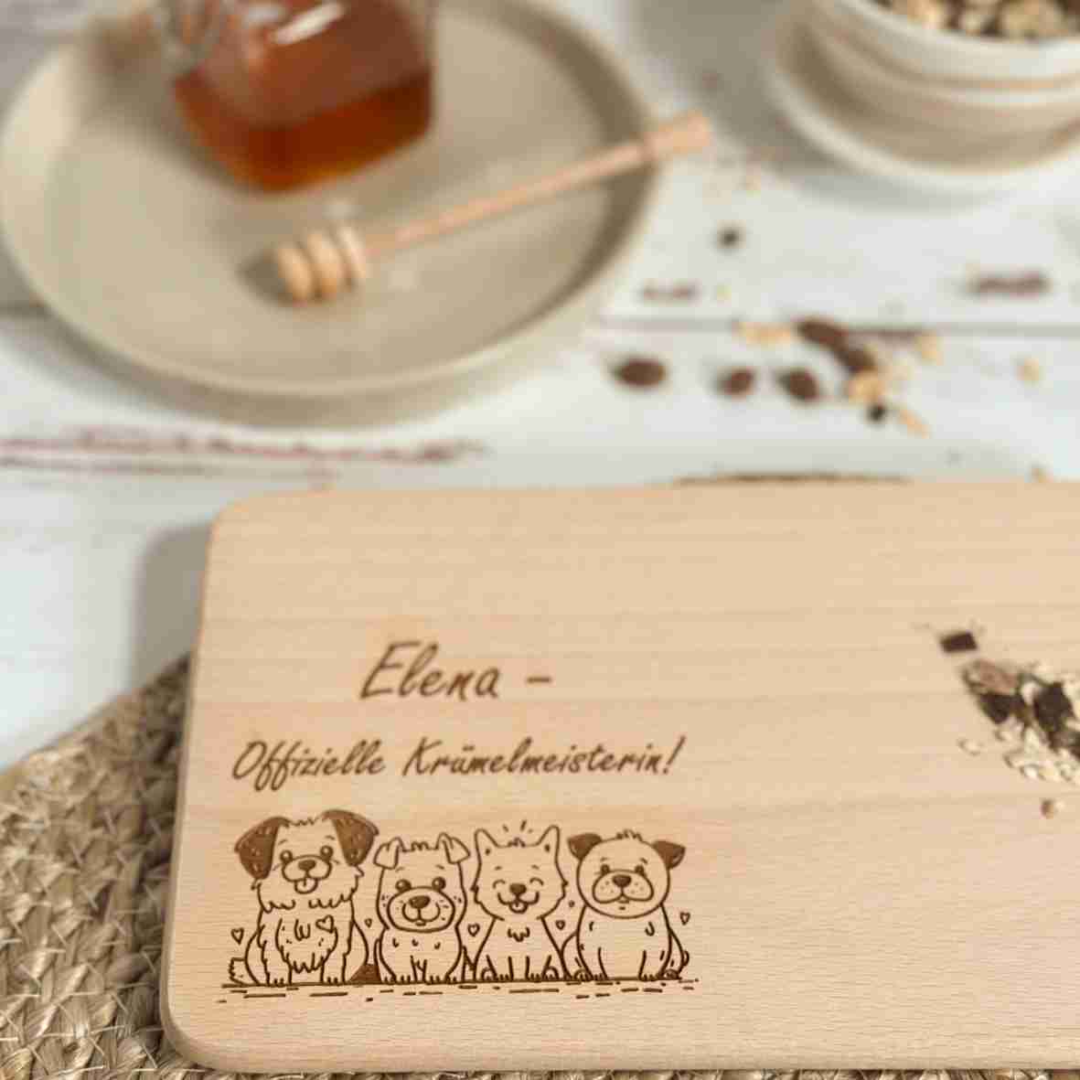 Personalisiertes Frühstücksbrettchen Hund aus Buchenholz mit Name