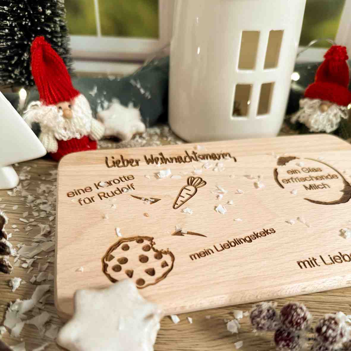 personalisiertes Frühstücksbrettchen Kapellenform Lieber Weihnachtsmann Villa-Schwein 