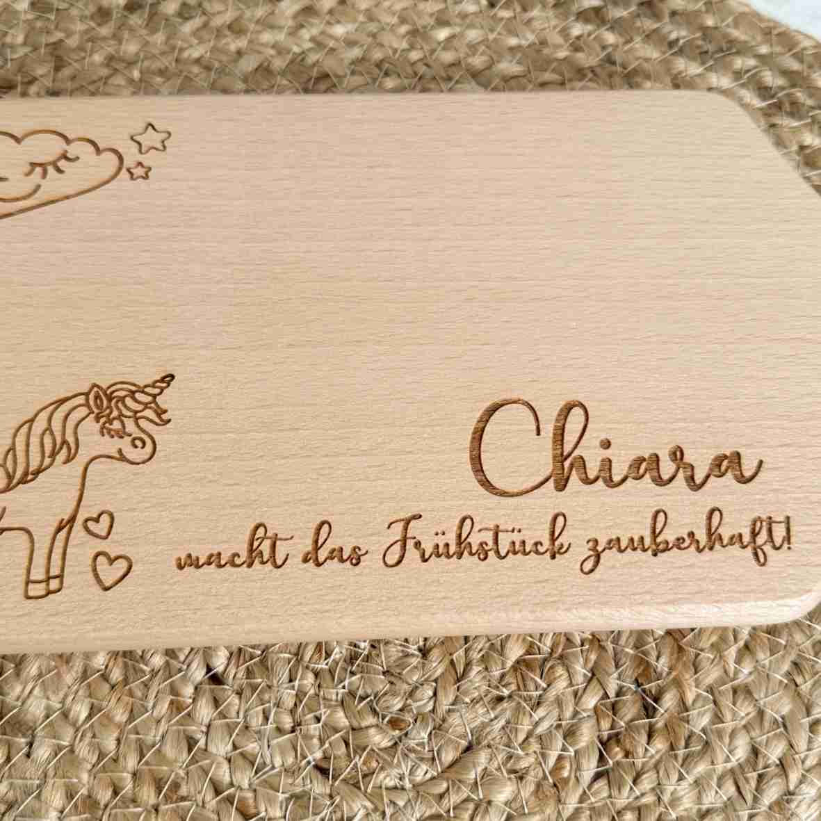 Personalisierte Einhorn Frühstücksbrettchen aus Buchenholz mit Name