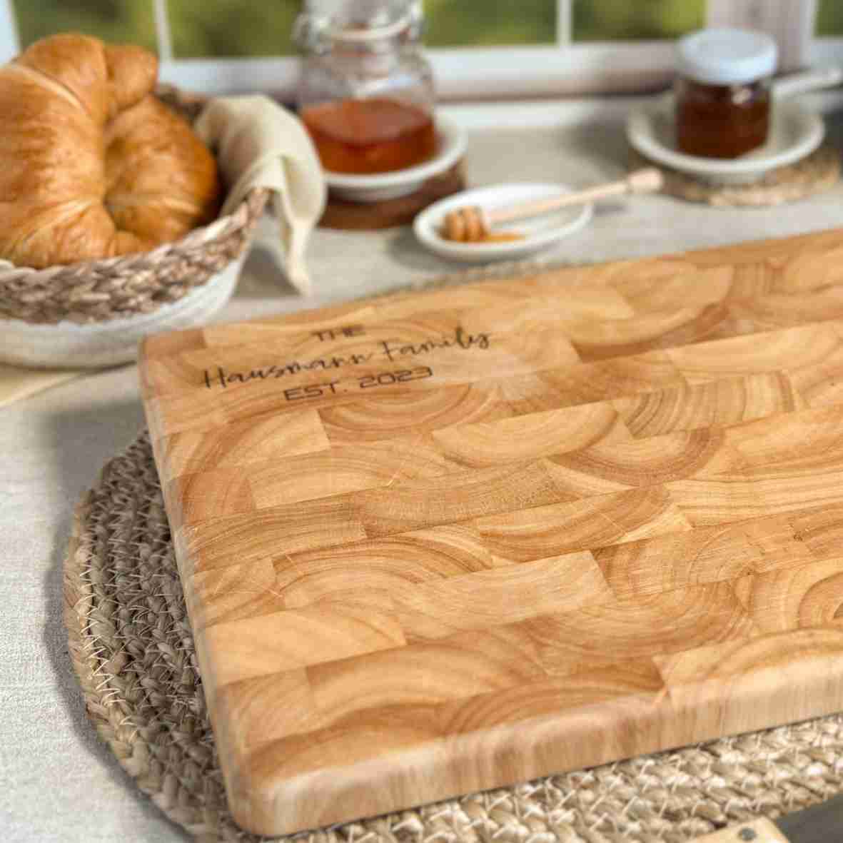 Personalisiertes Schneidebrett Stirnholz Familie zur Hochzeit