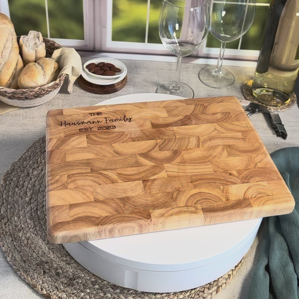 Personalisiertes Schneidebrett Stirnholz Family zur Hochzeit.