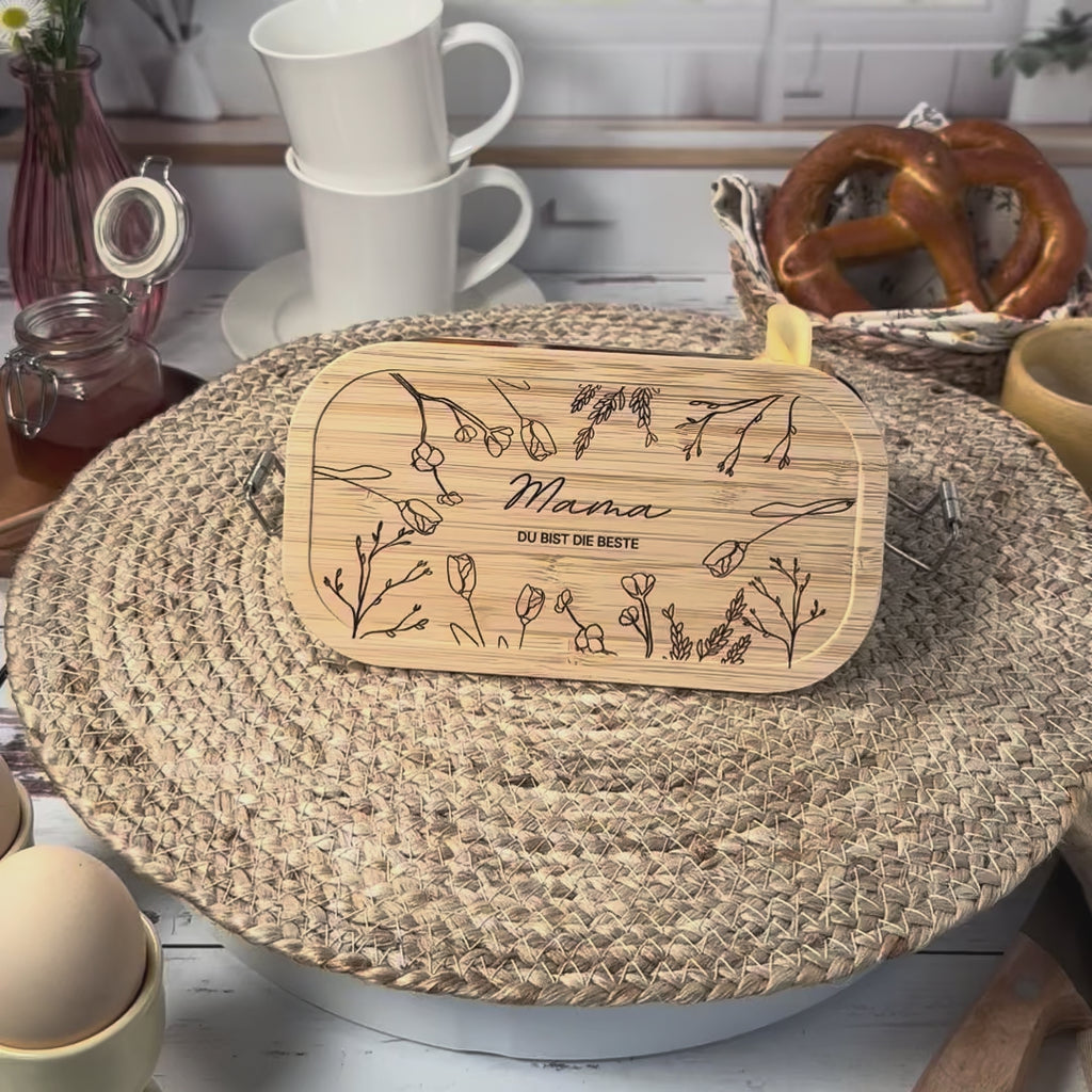 Personalisierte Brotdose mit Wildblumen und Mama-Gravur