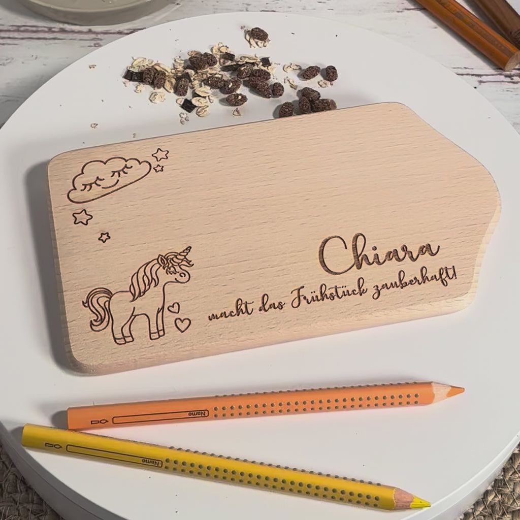 Personalisierte Einhorn Frühstücksbrettchen aus Buchenholz mit Name